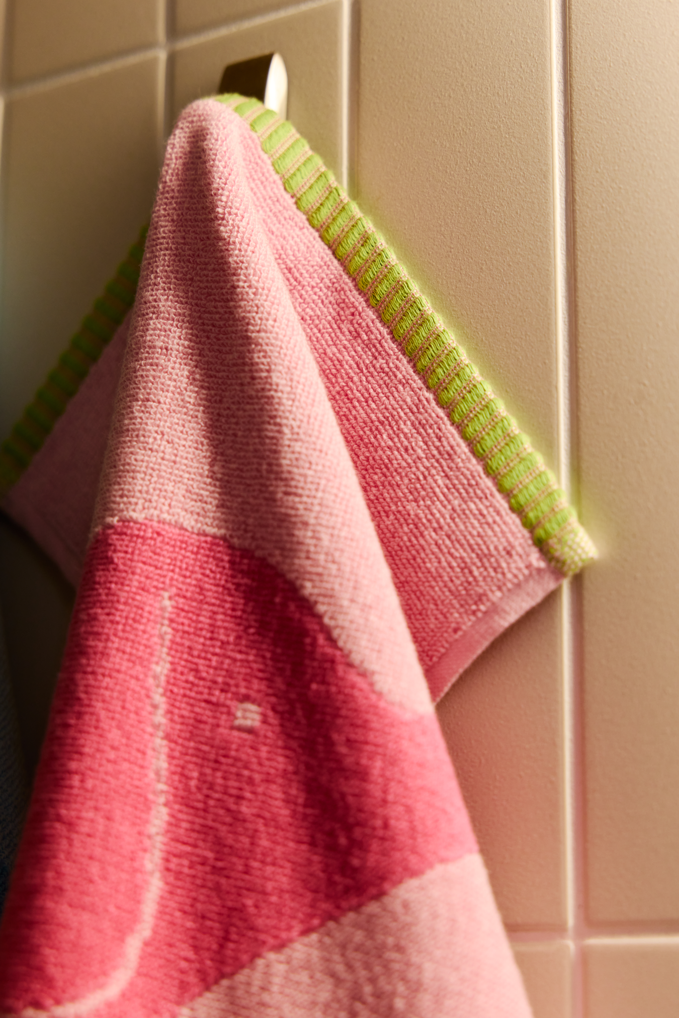 70562-5415-03-12_2; Finlayson Elefantti vapaa Hand towel Pink / Green / 30x50 cm 