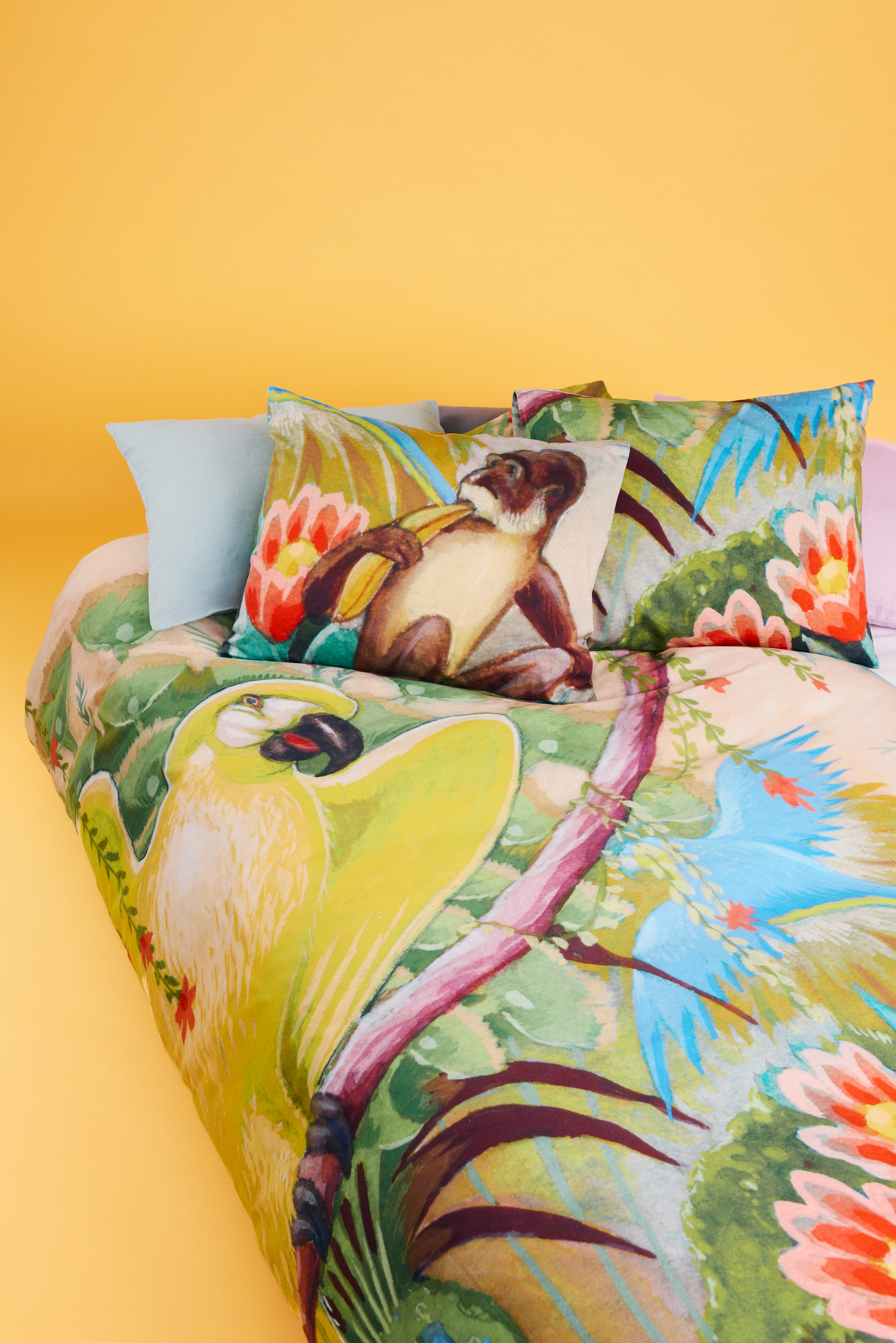 60712-5107-01-06_1; Finlayson Lemon Yellow Parrot Sateen Duvet Cover Set Multi / 150x210 + 50x60 cm 