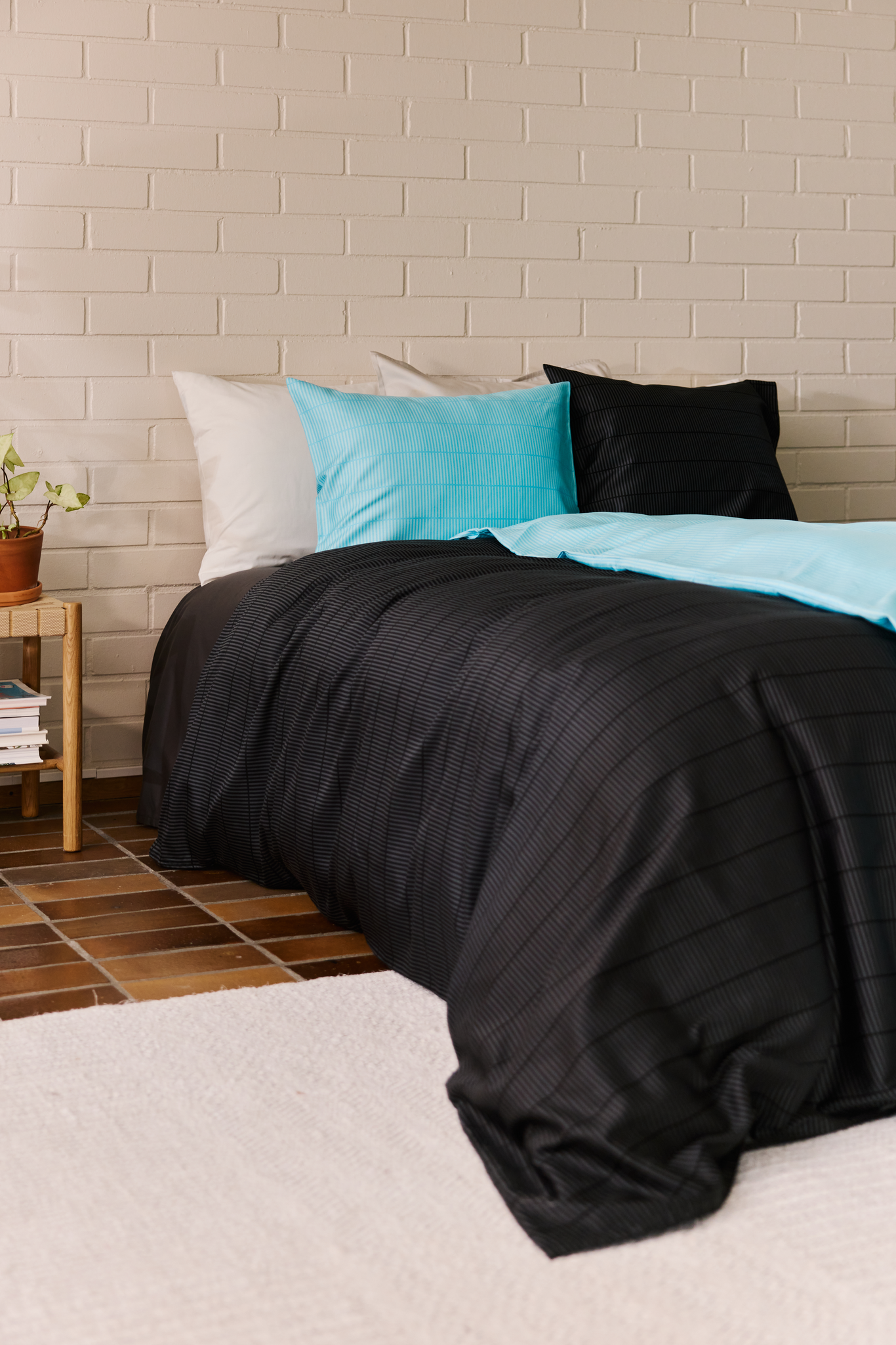 60138-4292-13-10_3; Finlayson Ruoko Sateen Pillowcase Black / Grey / 50x60 cm 
