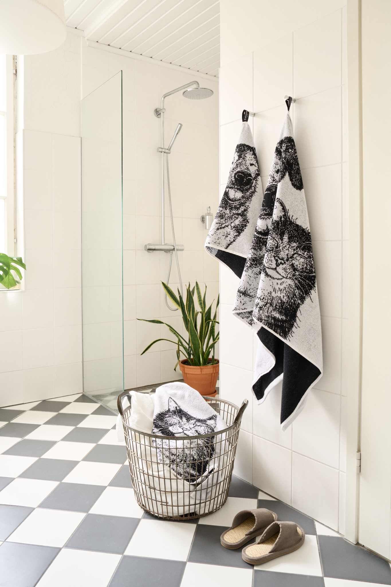 70511-5391-01-06_9; Finlayson Koira ja kissa Bath Towel Blackn and white / 70x150 cm 