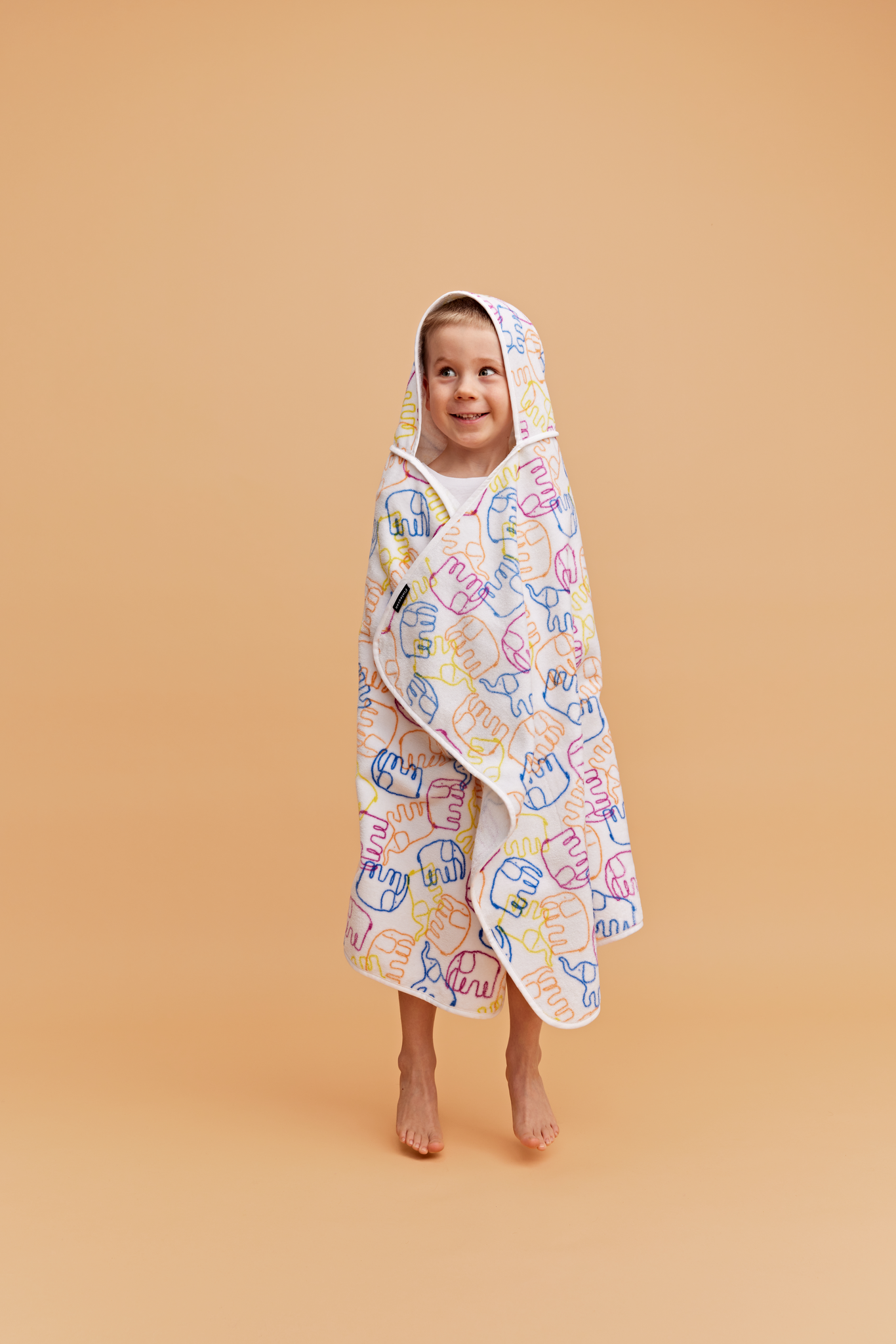 70214-5417-01-06_1; Finlayson Elefantti villi pieni Hooded towel for child Multi / White / 70x125 cm 