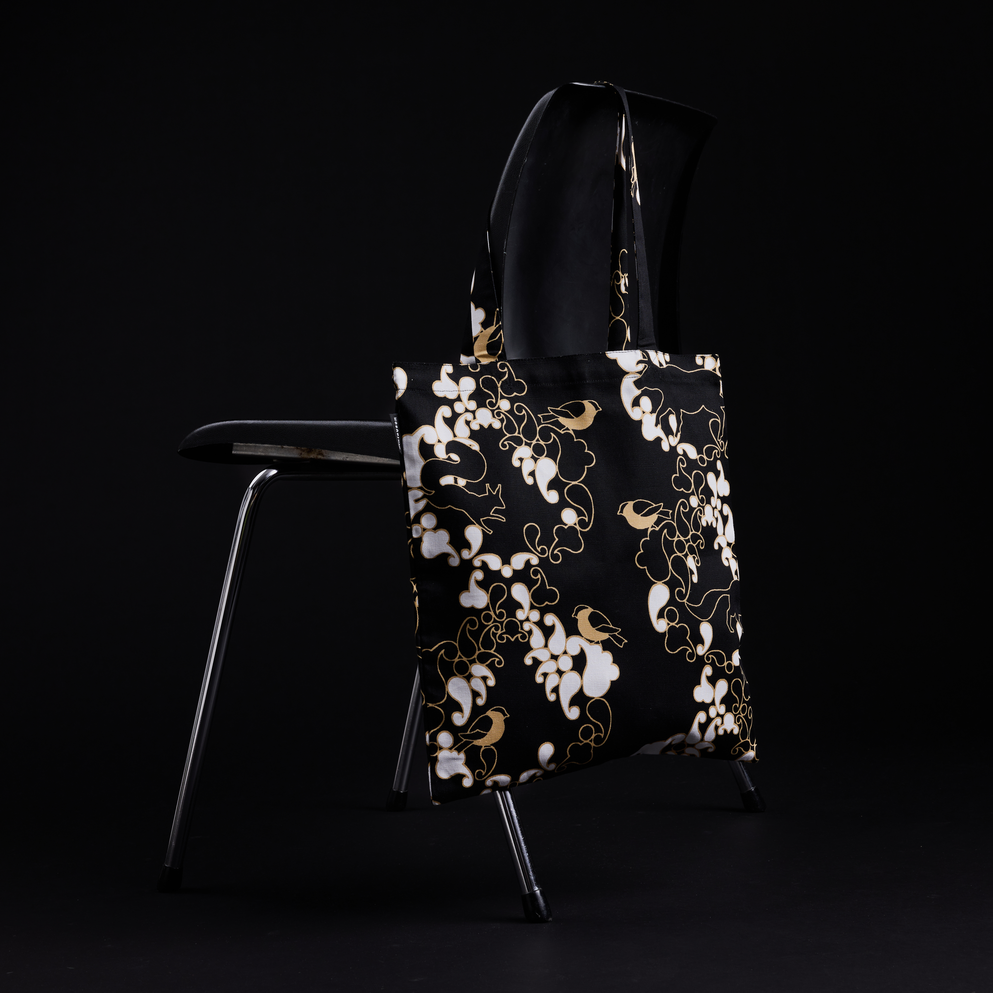 80221-4454-02-10; Finlayson Sopraano Tote bag Black / Gold / 36x42 cm 