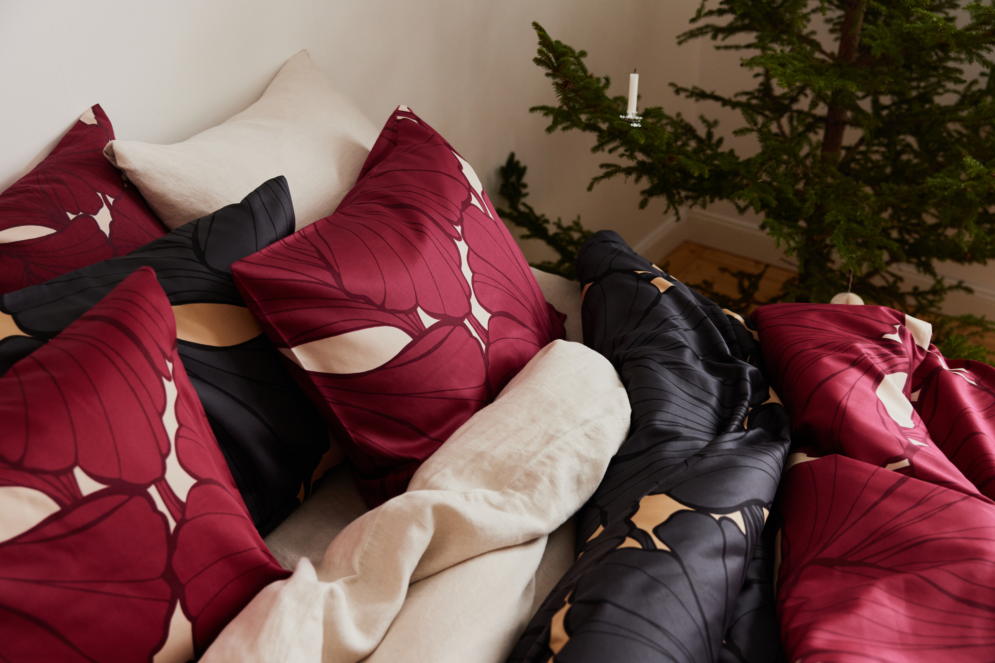 60138-5469-01-10_3; Finlayson Lilia Sateen pillow case Burgundy / Beige / 50x60 cm 