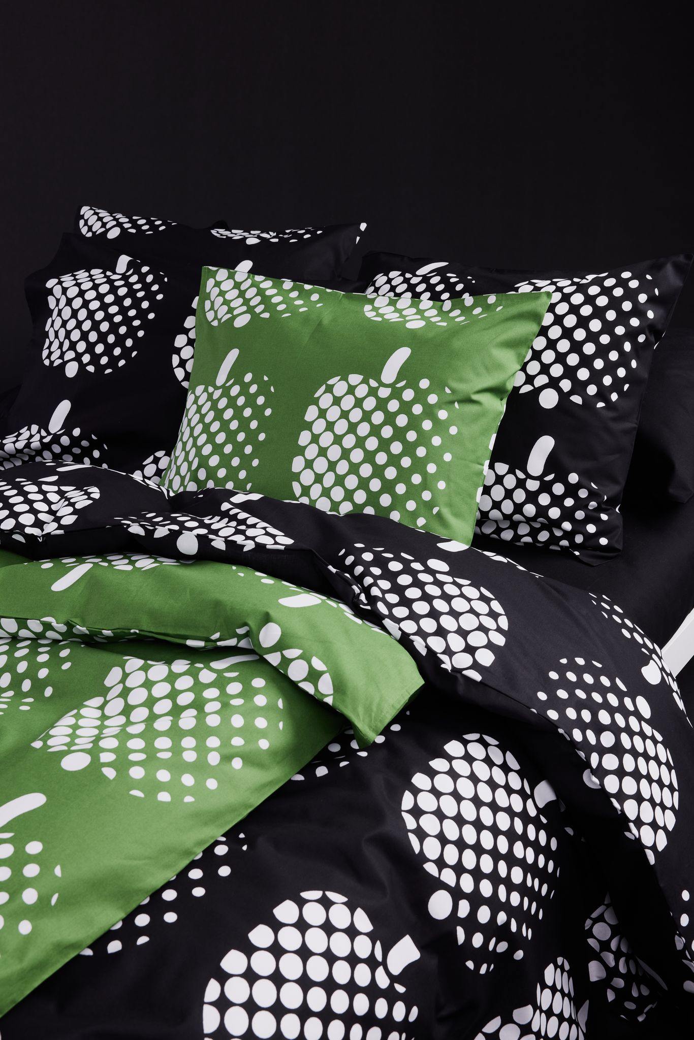 61652-3963-04-06_1; 61652-3963-13-06_1; 61682-3963-04-05_1; Finlayson Optinen omena Double Duvet Cover set Blackn and white / 240x210 + 50x60 cm 