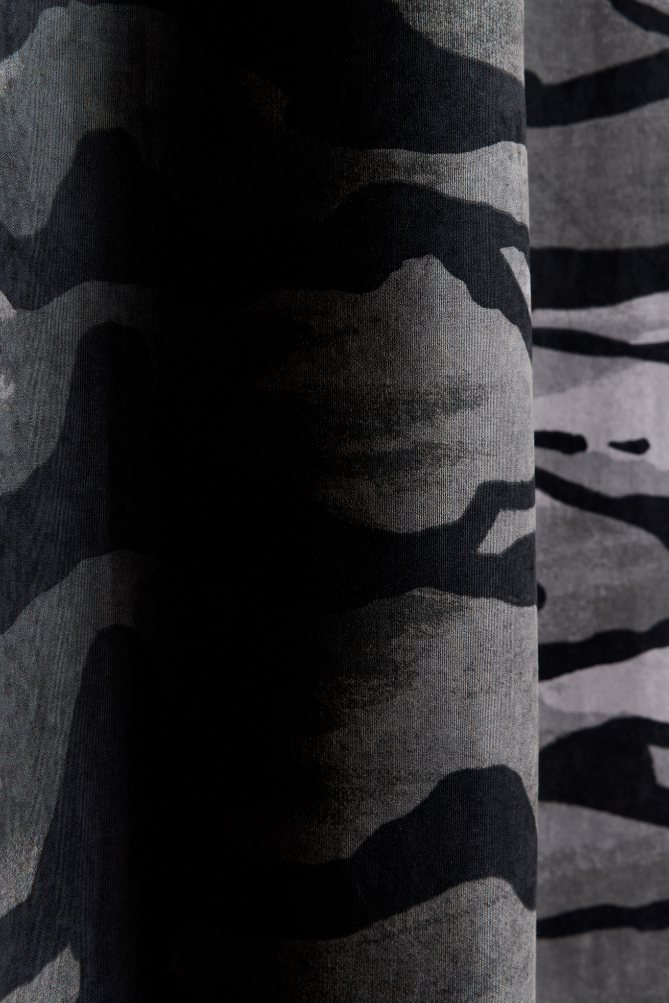 109126-9700_2; Finlayson Vallila x Erika Vikman Kuuma puuma Curtain Grey / 140x250 cm 