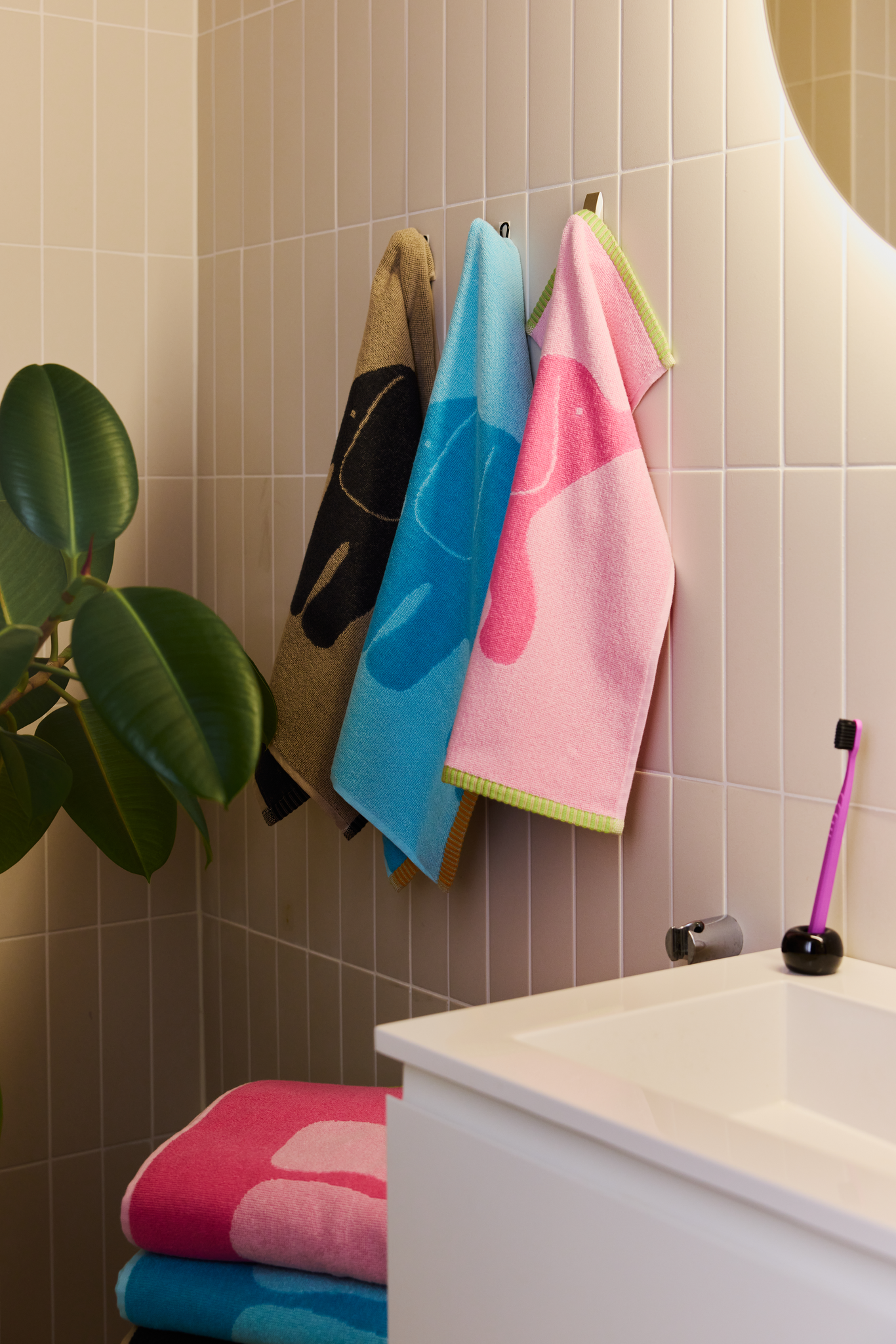 70563-5415-04-12_3; Finlayson Elefantti vapaa Hand towel Dark Grey / Beige / 50x70 cm 