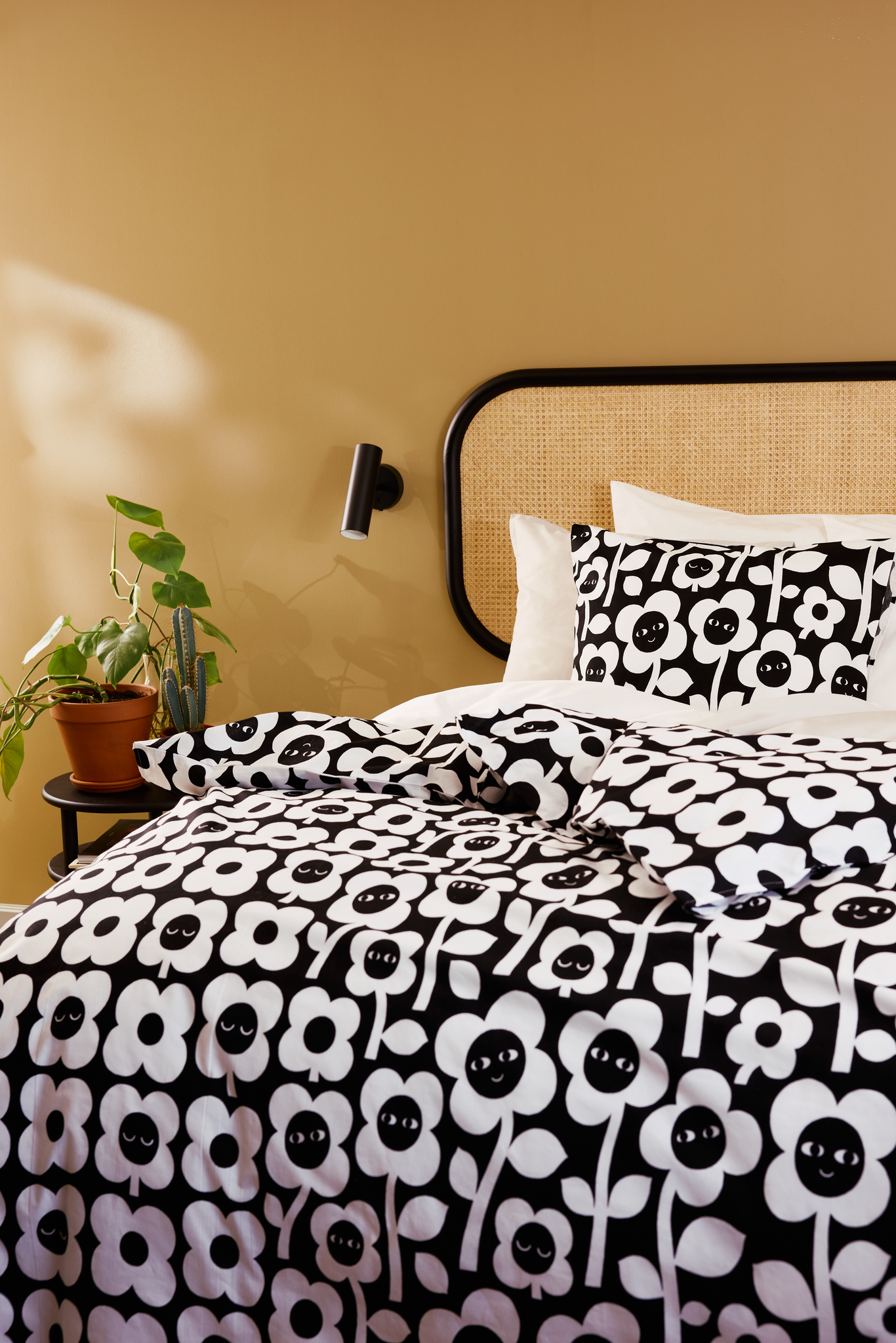 60652-5492-01-06_2; Finlayson Kukkariemu Duvet Cover set Black / White / 150x210 + 50x60 cm 