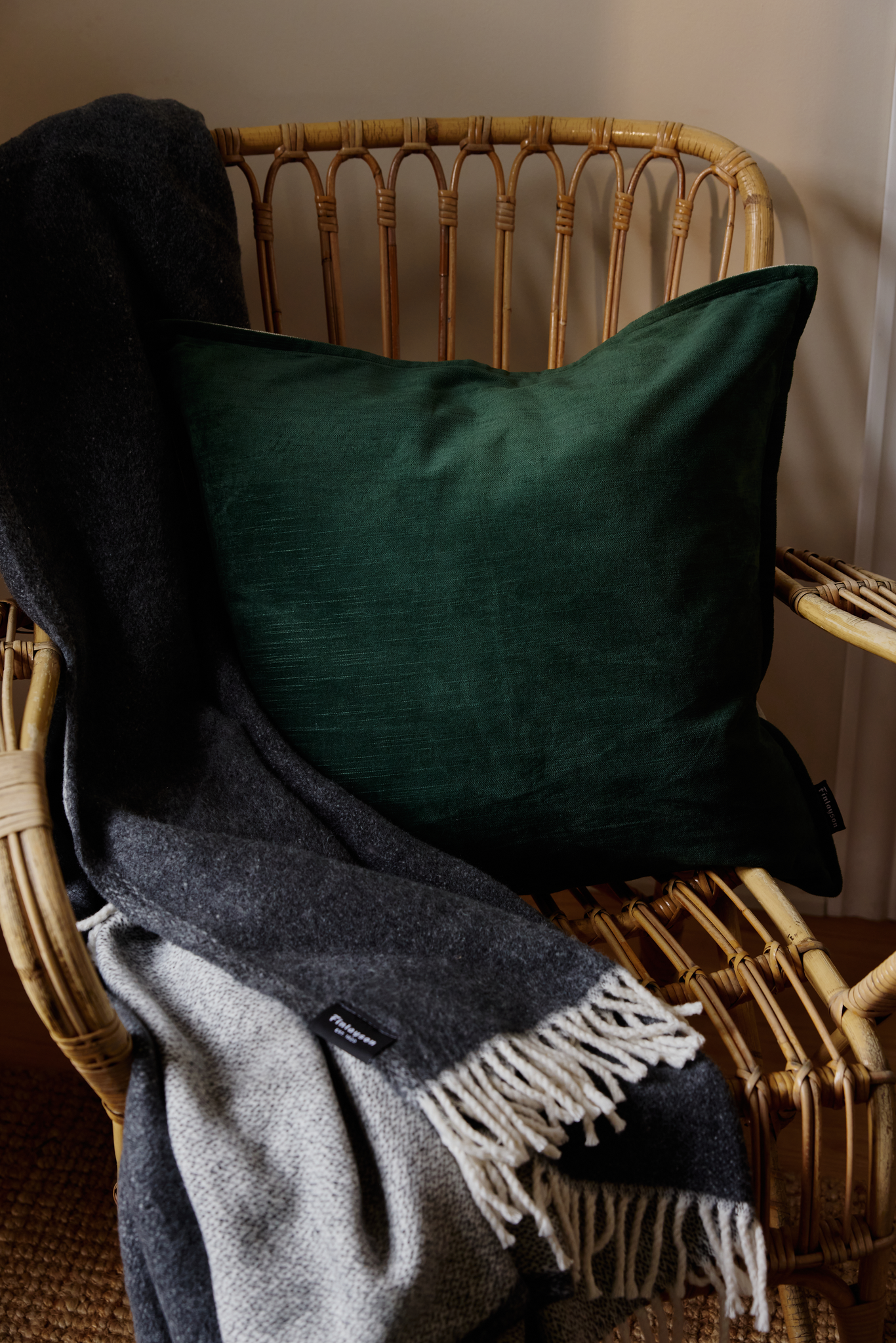 81826-0300-06-04_1; Finlayson Lumoava Cushion Cover Dark Green / 50x50 cm 