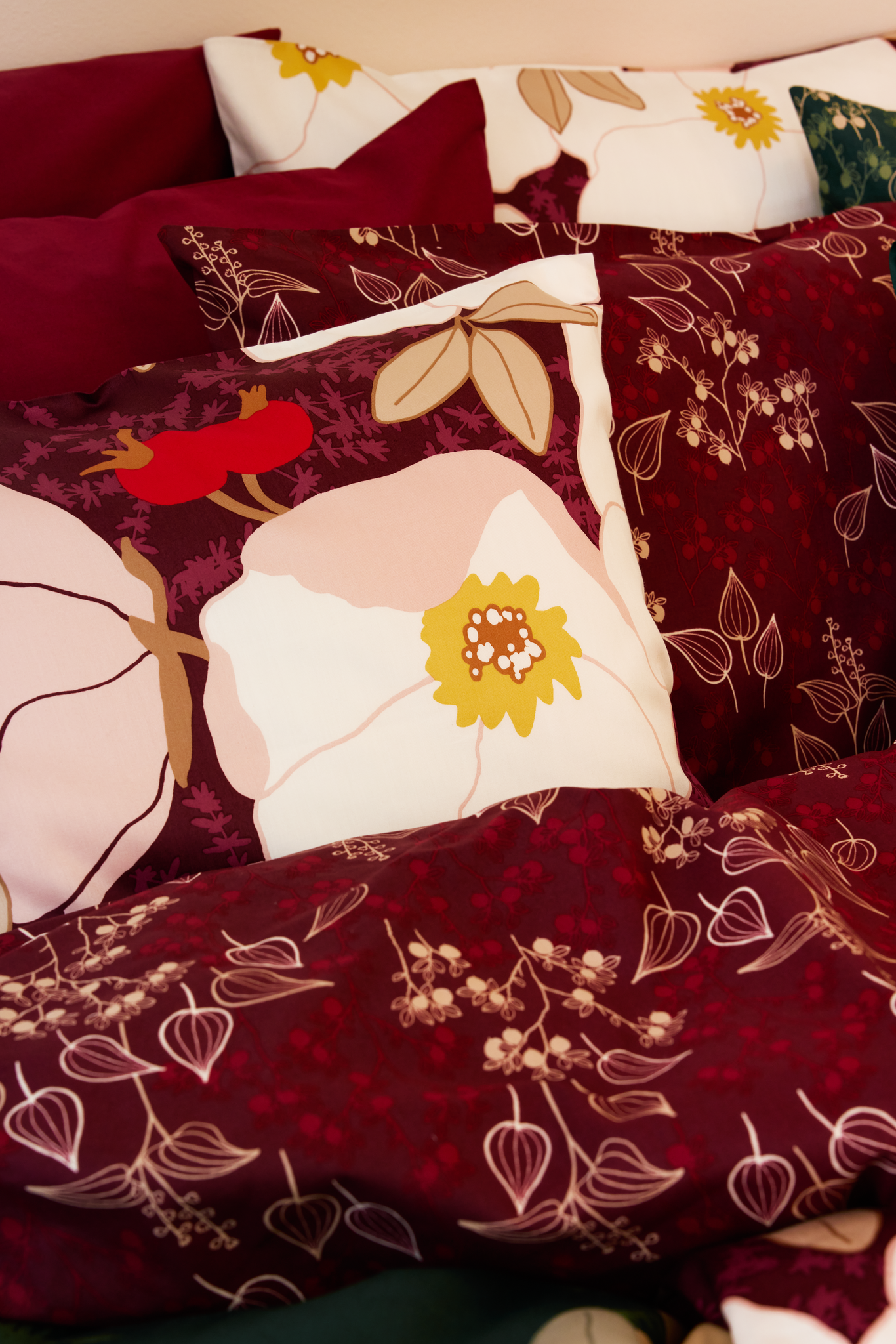 60136-5063-04-10_1; Finlayson Mustikka Pillowcase Dark Red / 50x60 cm 