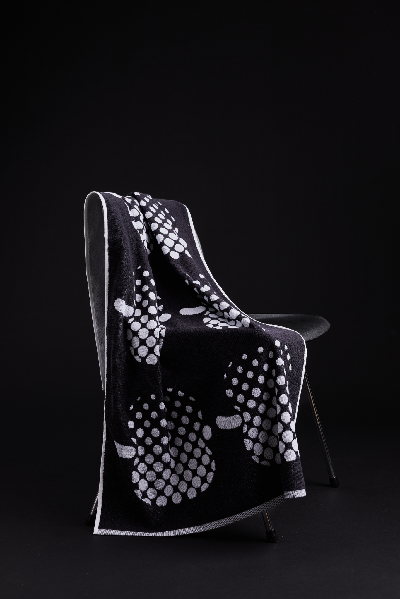 71052-1367-06-12_1; 71064-1367-06-06_1; 71063-1367-06-12_1; Finlayson Optinen Omena Hand Towel Black / 50x70 cm 