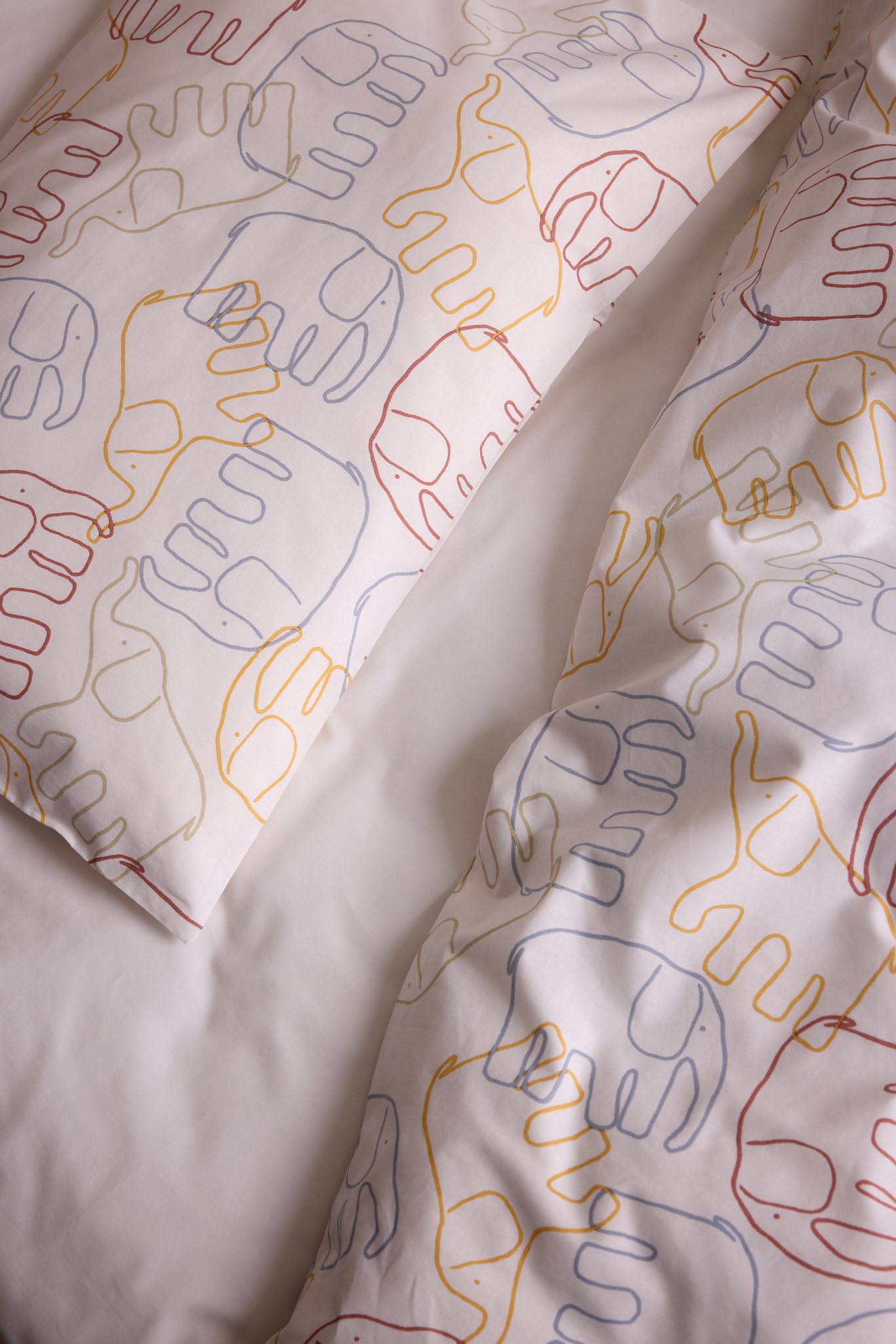 60674-5416-04-06_10; Finlayson Elefantti villi Baby's duvet cover set Multi / 85x125 + 40x60 cm 