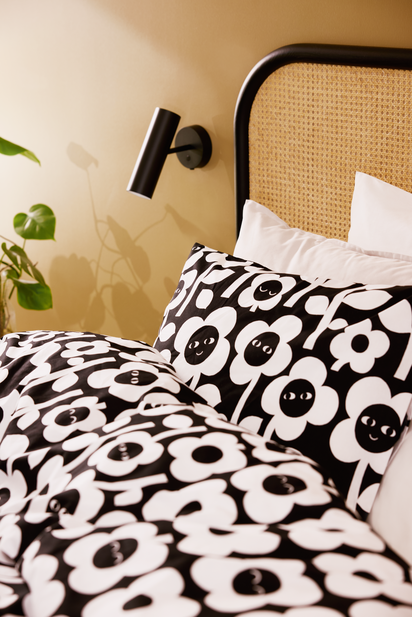 60136-5492-01-10_2; Finlayson Kukkariemu Pillowcase Black / White / 50x60 cm 