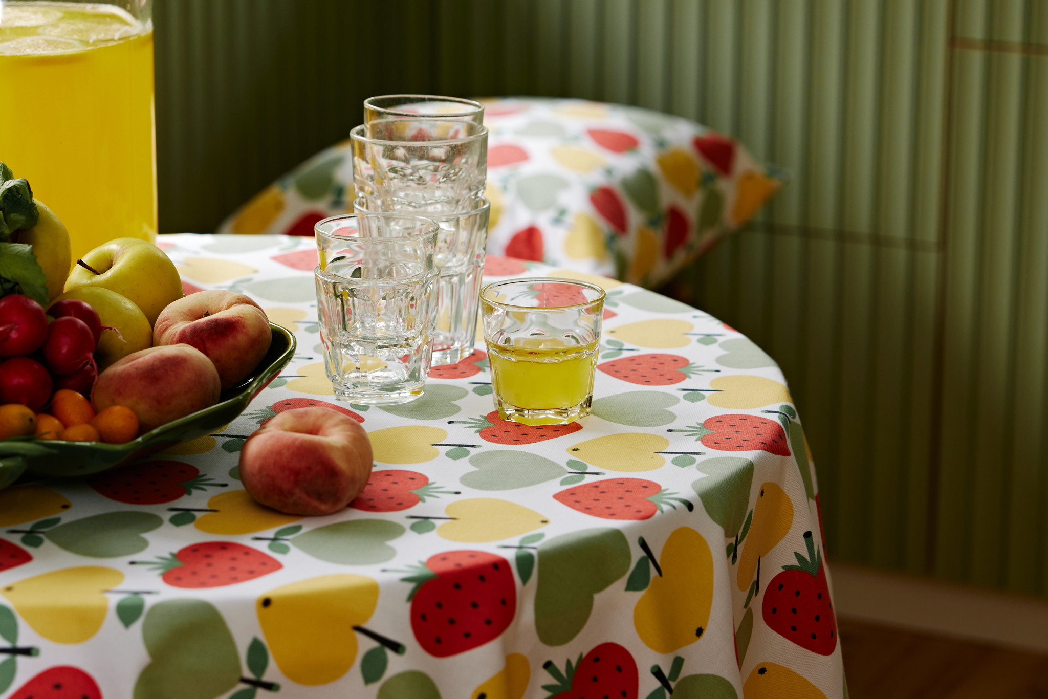 80410-5429-01-06_10; Finlayson Sydänhedelmät Tablecloth Green / Yellow / 145x145 cm 