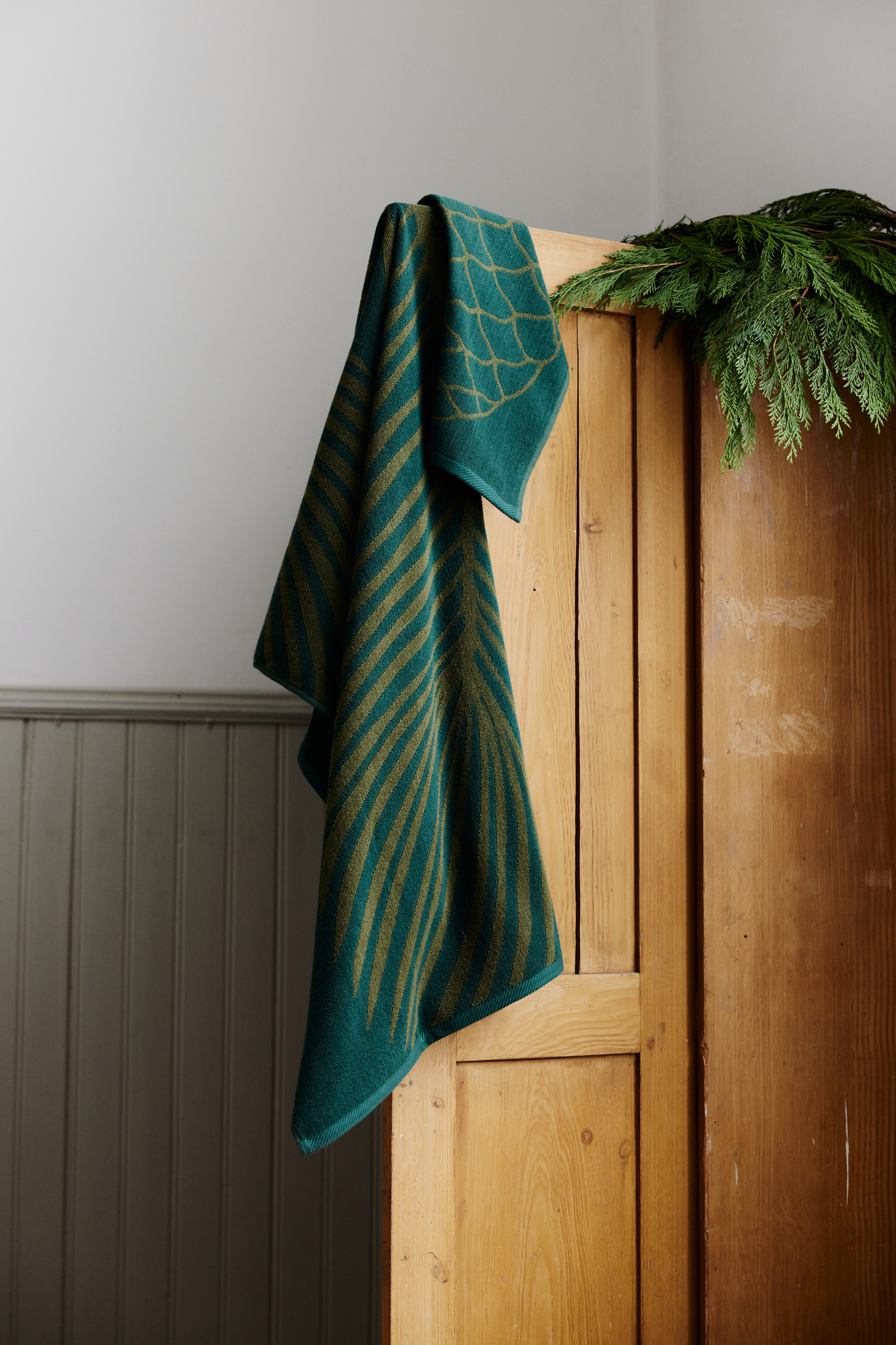 70564-5465-02-06_1; Finlayson Ikimetsä Bath towel Green / 70x150 cm 