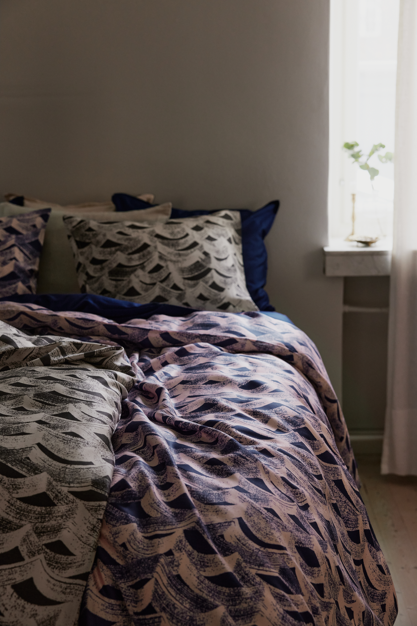 60714-4598-09-06_1; Finlayson Laine Lyocell Tencel duvet cover set Dark Blue / Light Red / 150x210 + 50x60 cm 
