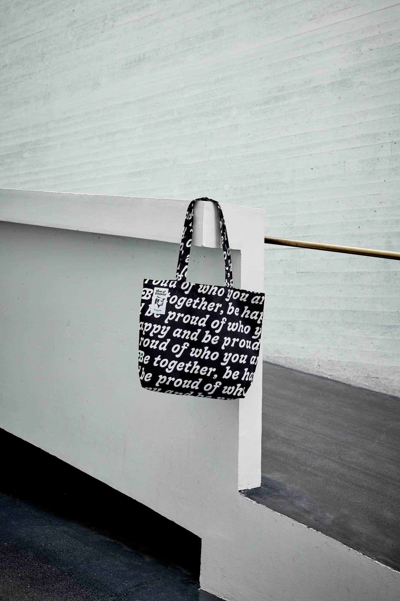 80228-5425-01-10_1; Finlayson Tof proud Tote bag Black / White / 45x42 cm 