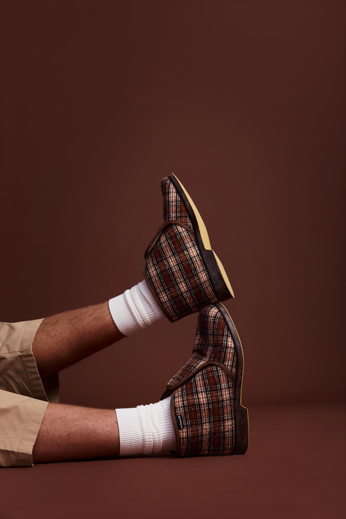 1000-001-40_1; Finlayson Reino Slippers Brown / 40 