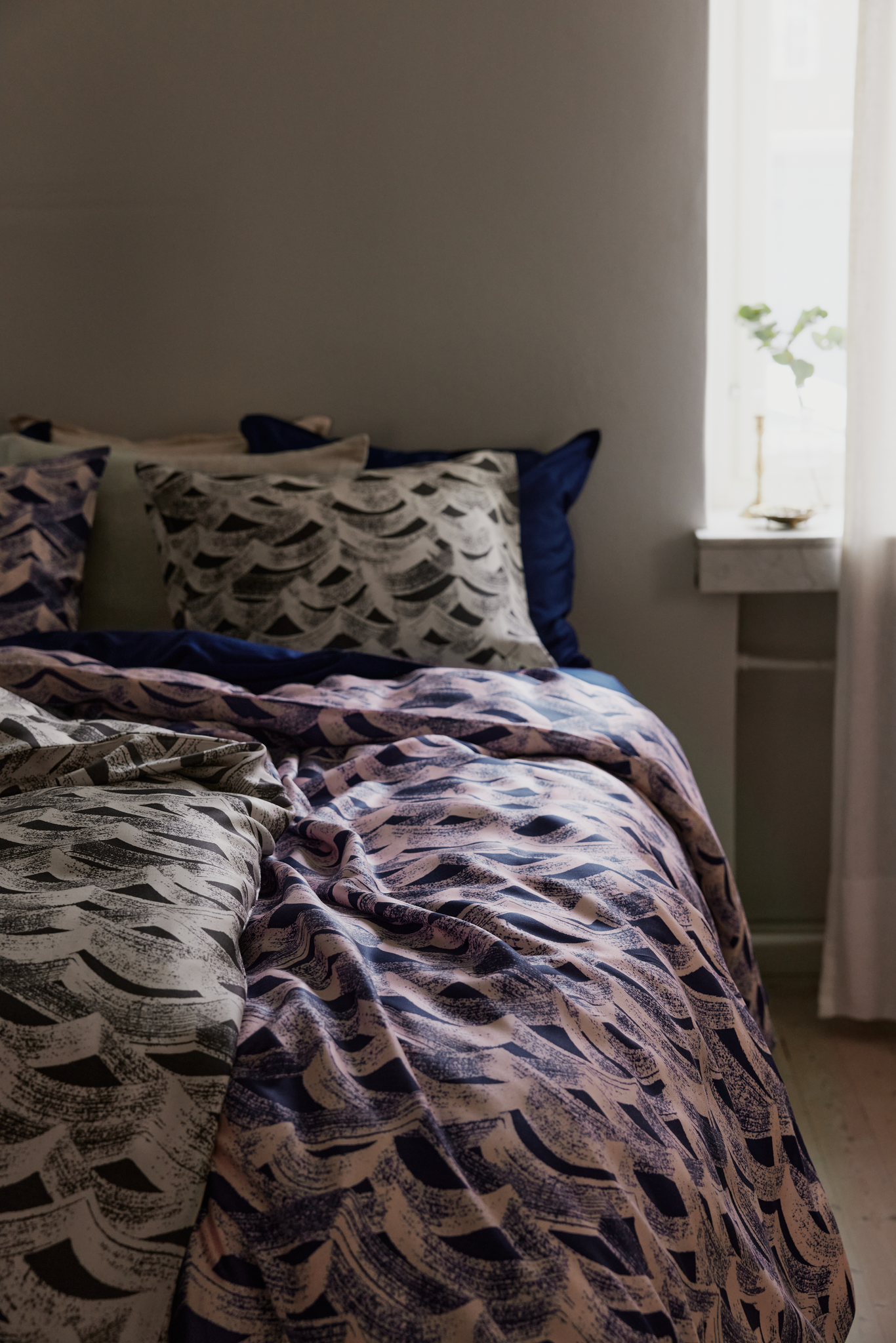 60714-4598-09-06_10; Finlayson Laine Lyocell Tencel duvet cover set Dark Blue / Light Red / 150x210 + 50x60 cm 