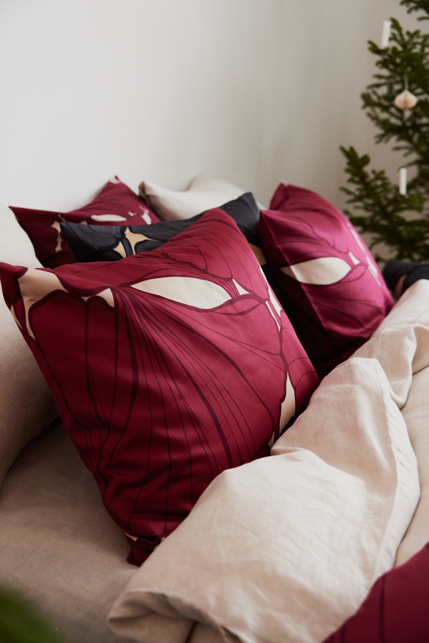 60138-5469-01-10_2; Finlayson Lilia Sateen pillow case Burgundy / Beige / 50x60 cm 