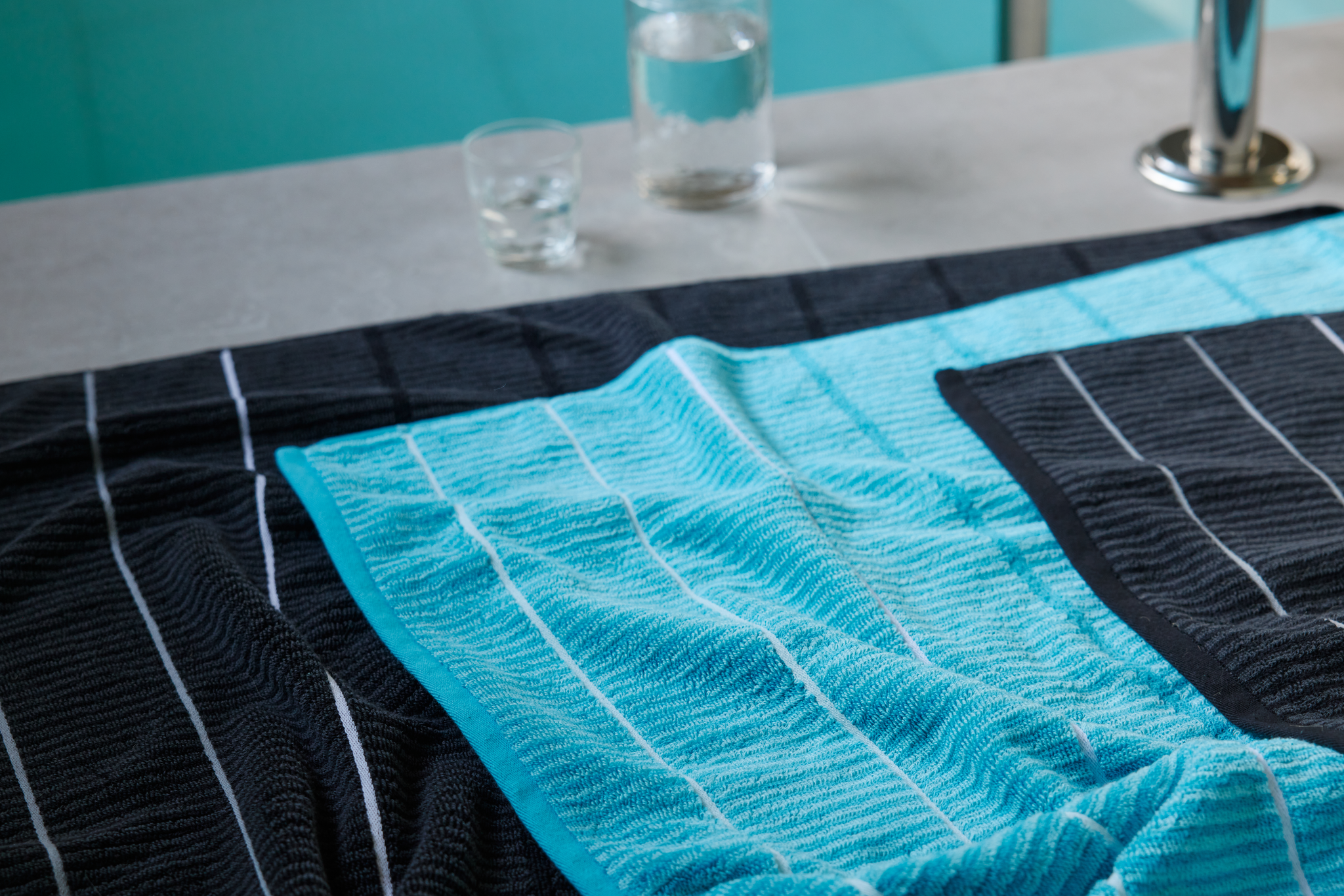 70578-4292-10-06_2; Finlayson Ruoko Bath towel Black / Grey / 90x180 cm 