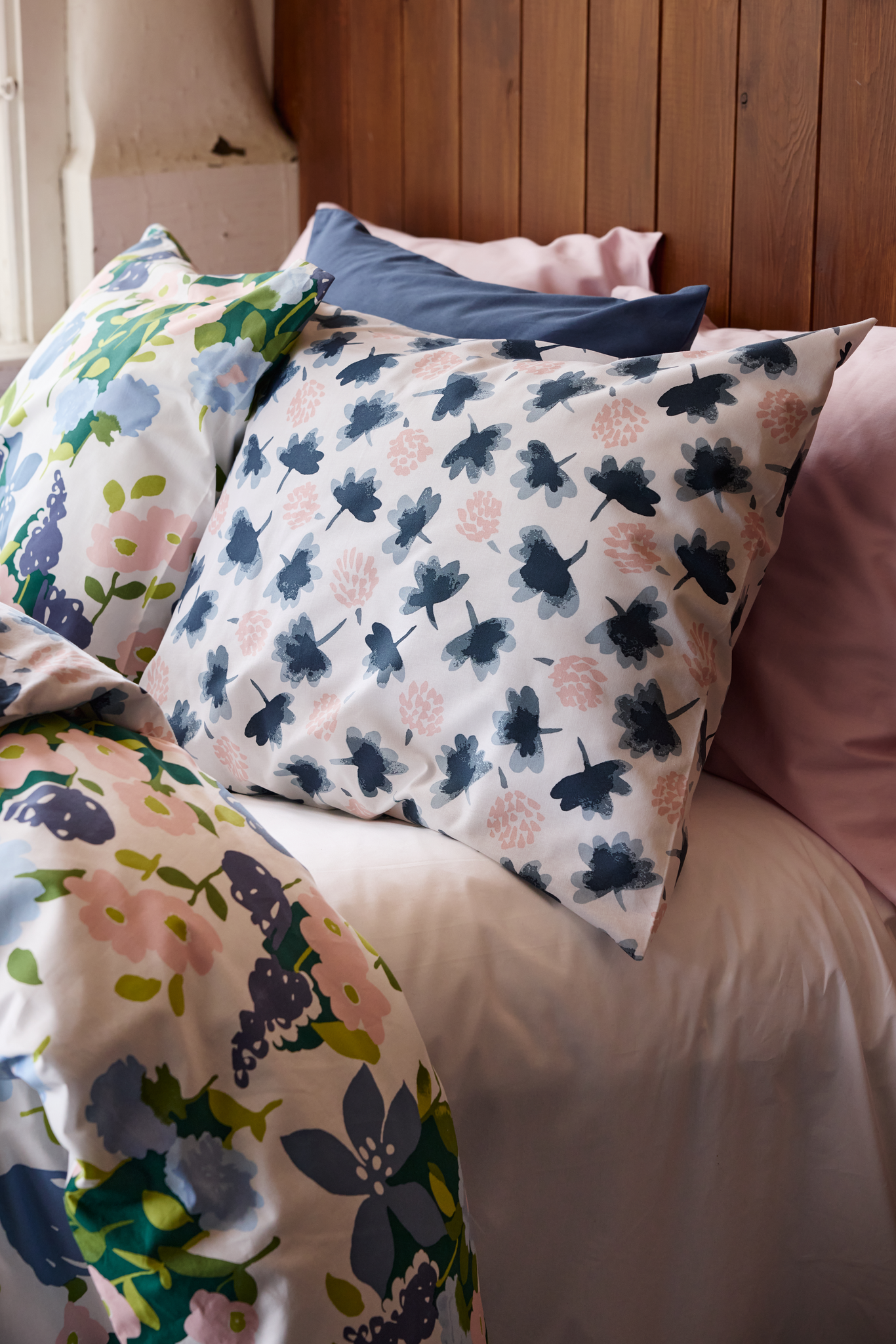 60136-5484-02-10_1; Finlayson Ihana Pillowcase Blue / Green / Light pink / 50x60 cm 