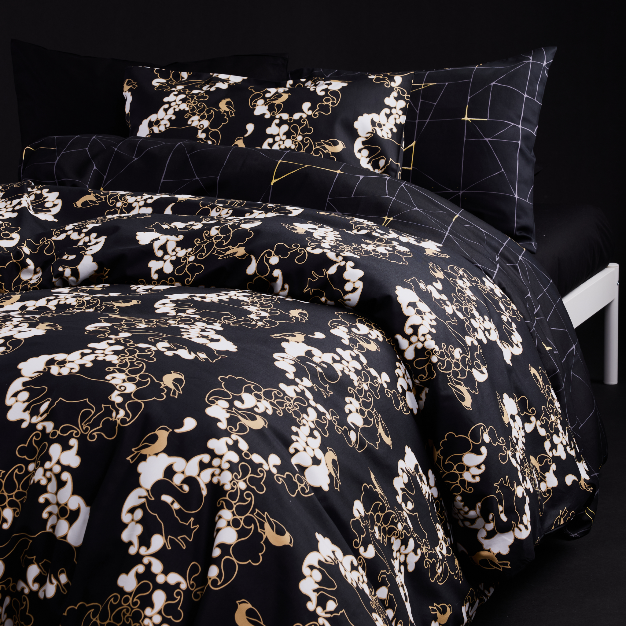 60712-4454-02-06; Finlayson Sopraano Sateen Duvet Cover set Black / Gold / 150x210 + 50x60 cm 