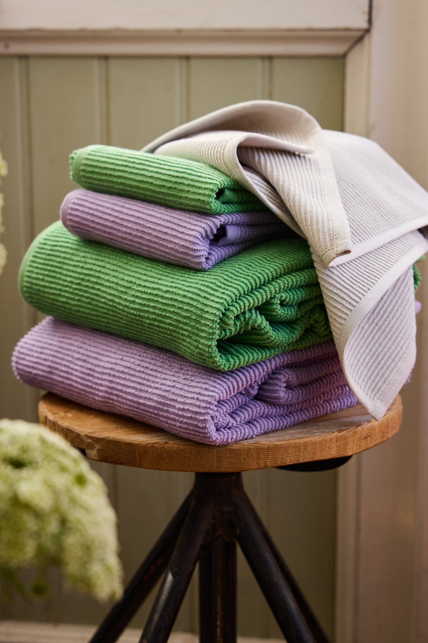 70569-0001-01-06_1; Finlayson Siro Bath towel Light Grey / 70x140 cm 