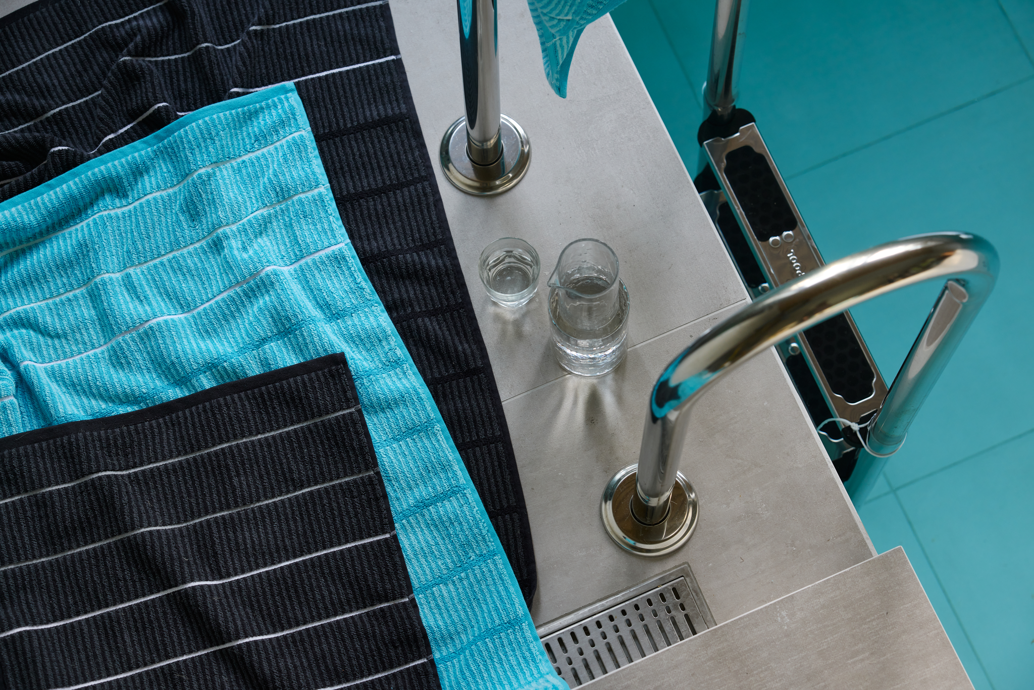 70578-4292-10-06_3; Finlayson Ruoko Bath towel Black / Grey / 90x180 cm 