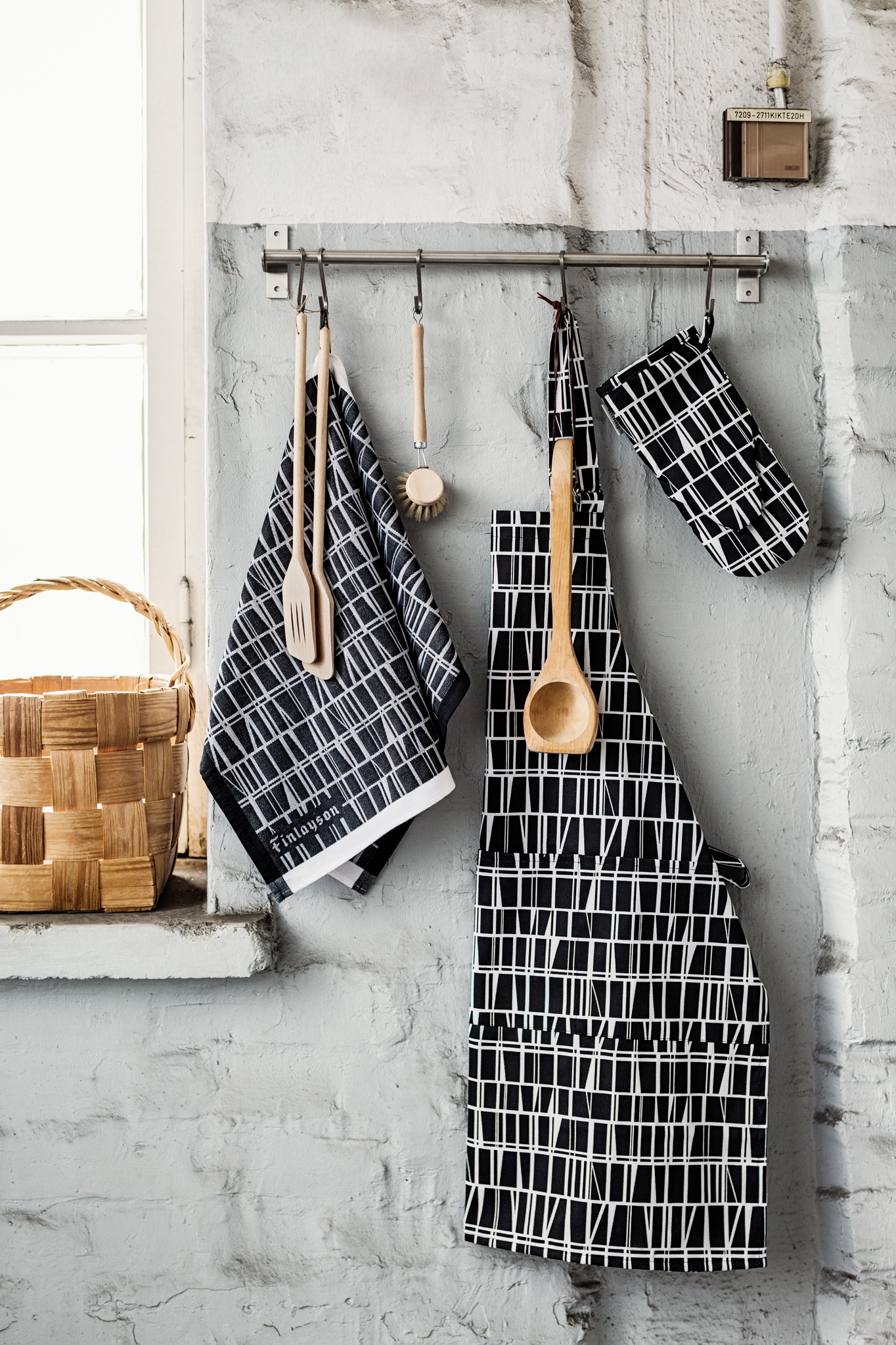 70910-3435-01-10_1; Finlayson Coronna Kitchen Towel 2 pcs Black / White / 50x70 cm 