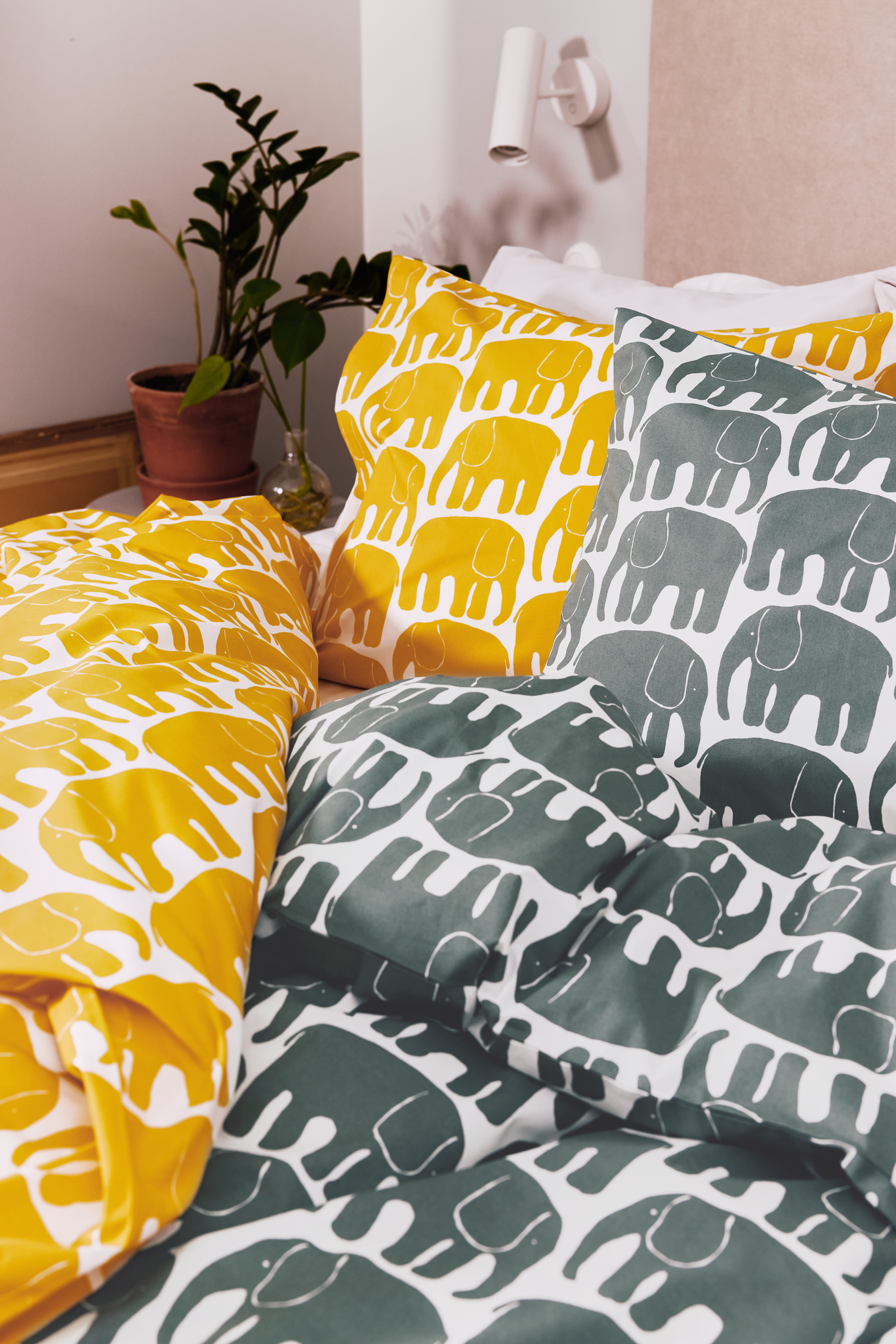 60652-4547-20-06_1; Finlayson Elefantti Duvet Cover Set Dark Green / 150x210 + 50x60 cm 