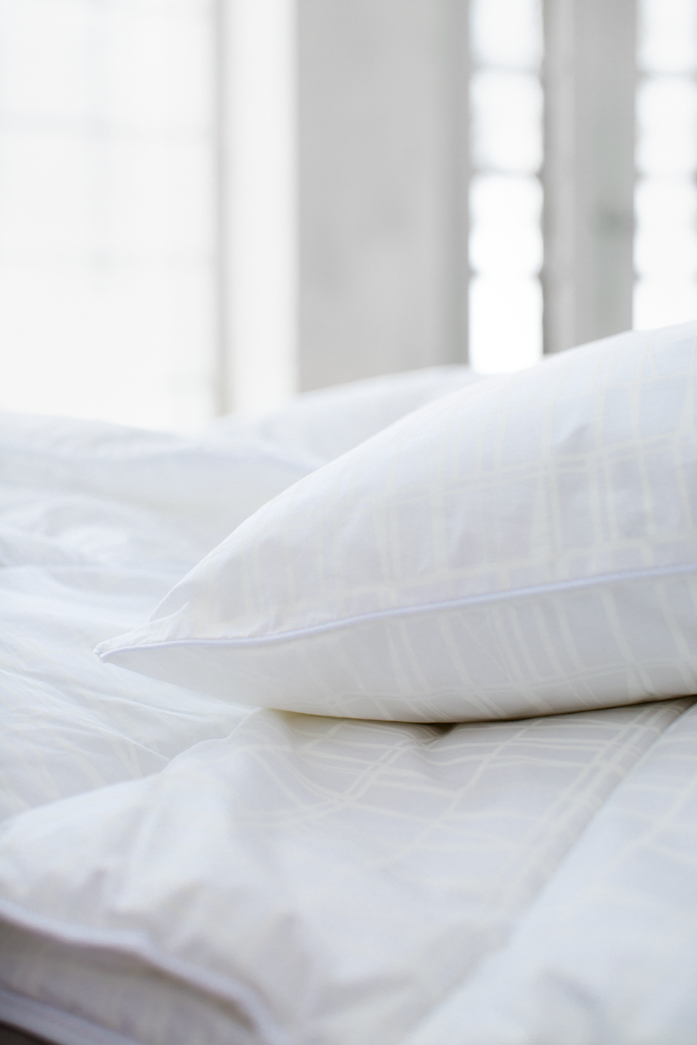 40016-3435-01-08_2; Finlayson Coronna Premium Firm, Medium High Pillow White / 50x60 cm 