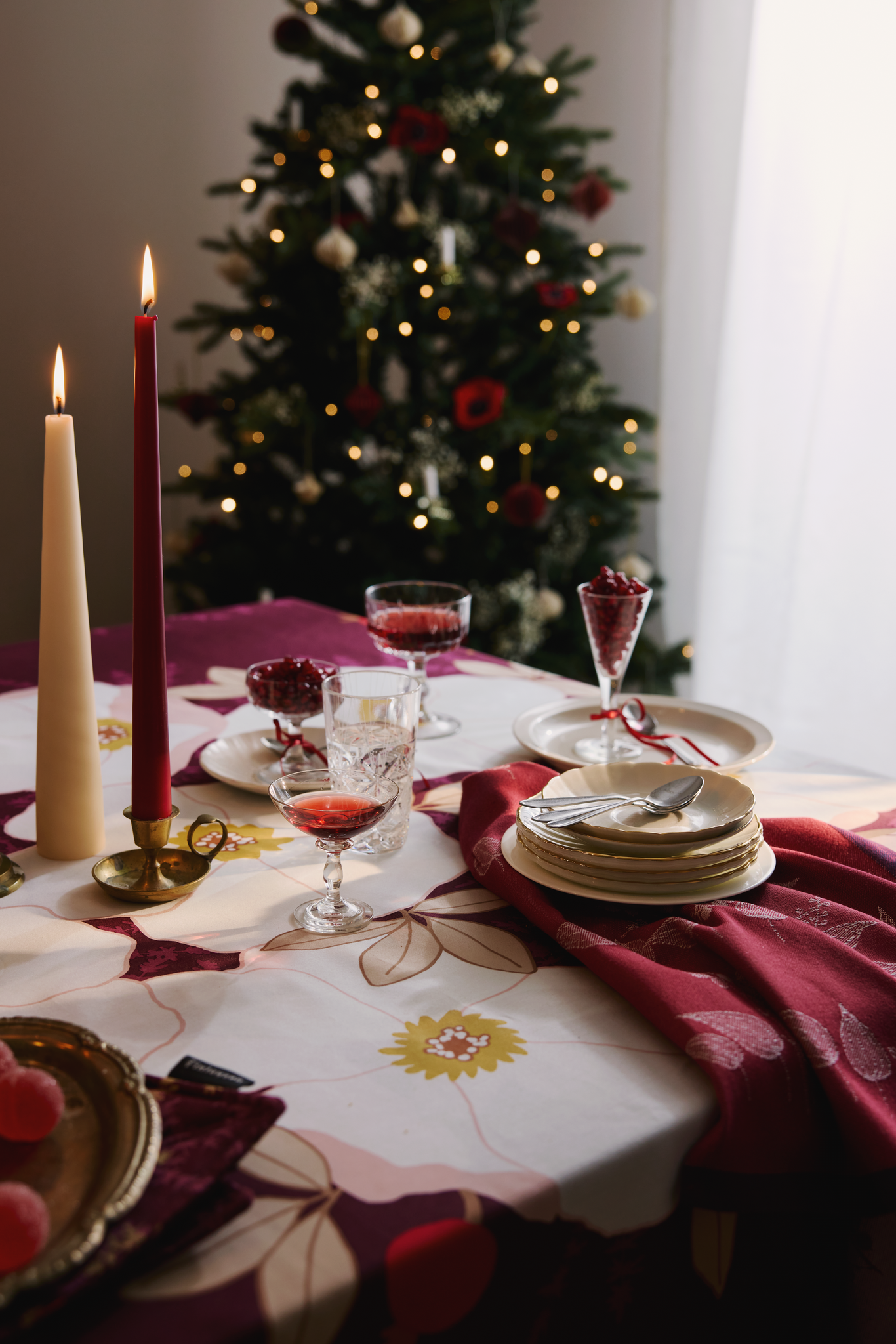 80419-5489-01-06_1; Finlayson Rosa Table Cloth Plume / 145x250 cm 