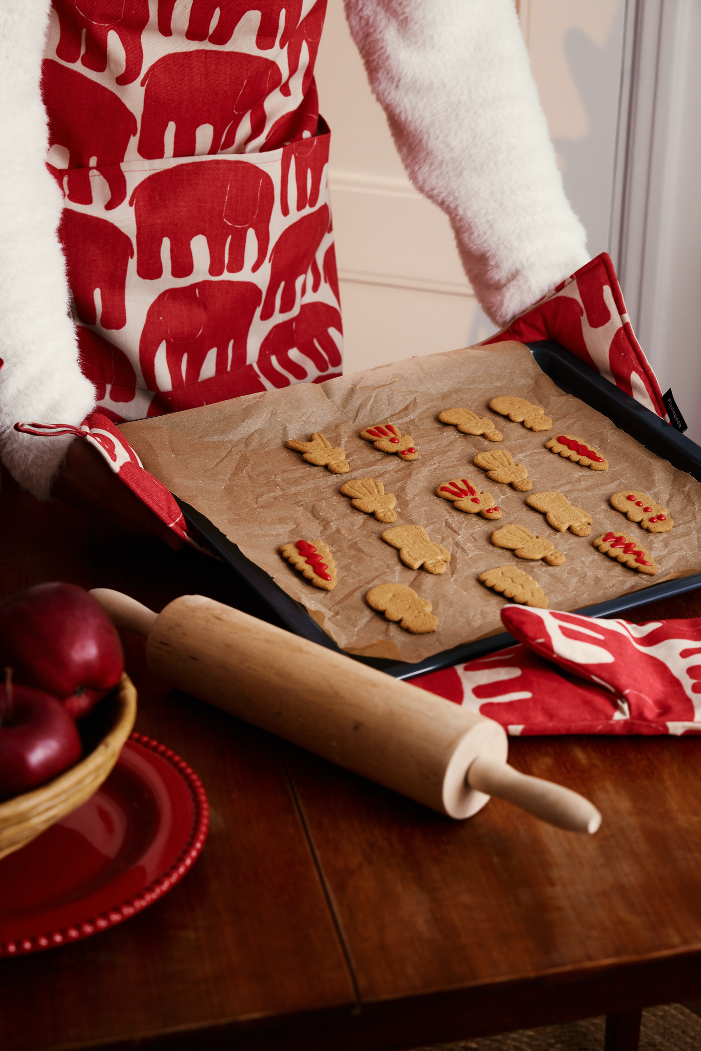 80040-4547-28-10_2; Finlayson Elefantti Apron Red / Beige / 70x85 cm 