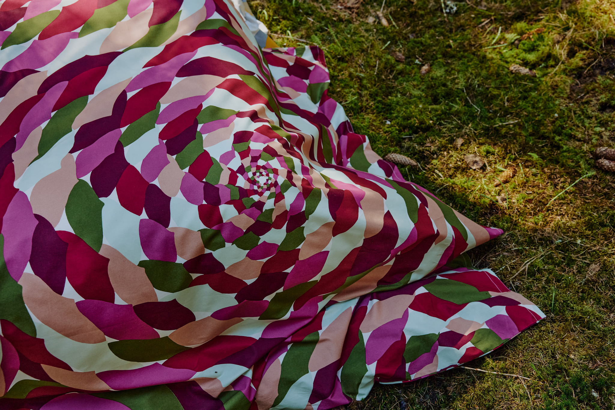 60657-5466-02-06_4; Finlayson Jatkumo Duvet cover set Wine / Green / 150x210 + 50x60 cm 