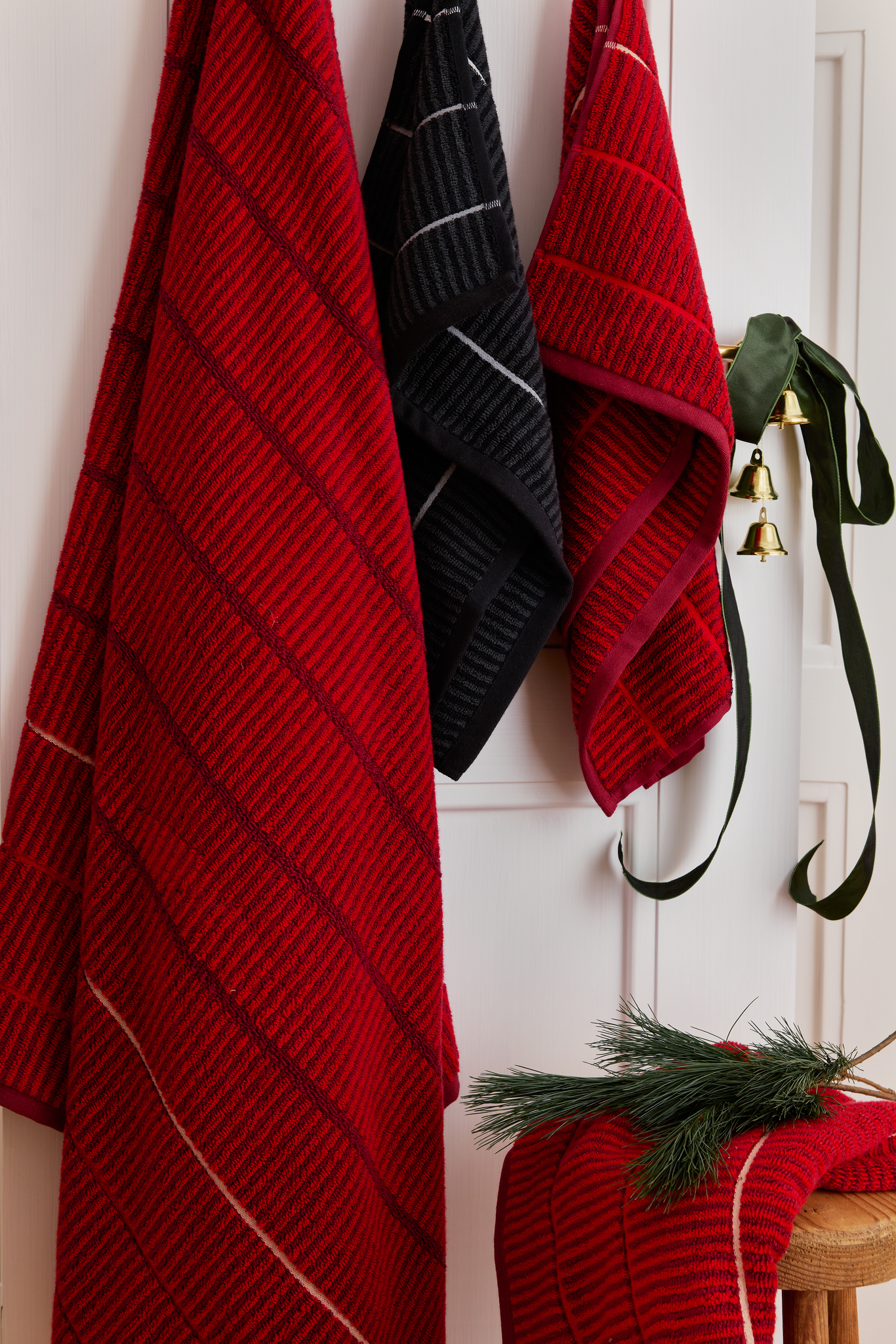 70577-4292-12-12_1; 70578-4292-12-06_1; Finlayson   Red / 90x180 cm 