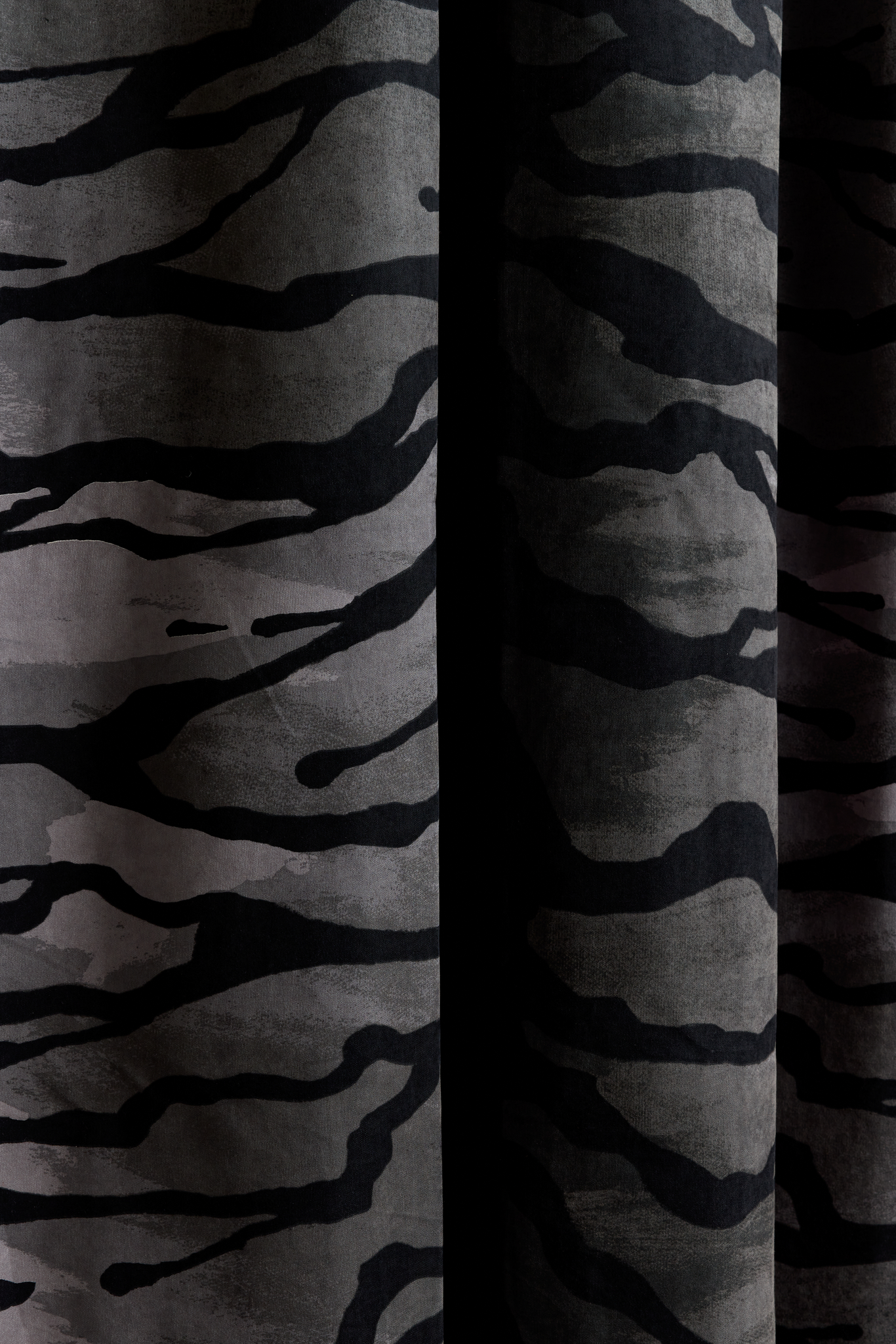 109126-9700_1; Finlayson Vallila x Erika Vikman Kuuma puuma Curtain Grey / 140x250 cm 